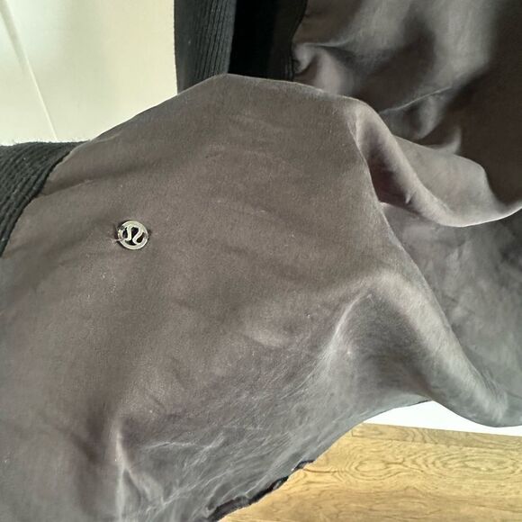 Lululemon Still At Ease Wrap
Black - Picture 11 of 13